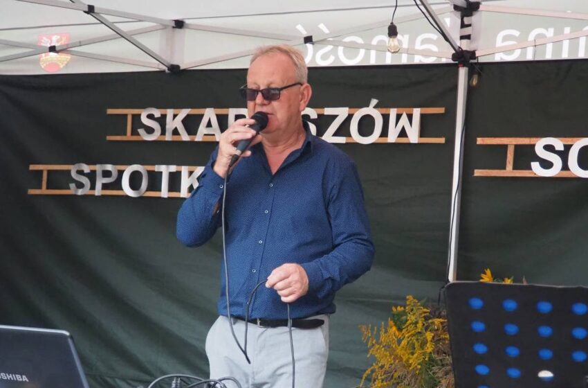 Skaraszów, ekipa GOK-u i gminni artyści